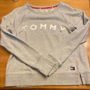 Ladies Tommy Hilfiger sweatshirt. Size M